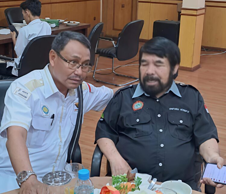 Direktur SDM/TI PTPN IV Palmco Suhendri : Kebijakan Manajemen Tidak Akan Merugikan Pensiunan Ketum DPN FKPPN Kecewa Ketum PB P3RI Tidak Hadir 2 Direktur SDM/TI PTPN IV Palmco Suhendri : Kebijakan Manajemen Tidak Akan Merugikan Pensiunan Ketum DPN FKPPN Kecewa Ketum PB P3RI Tidak Hadir