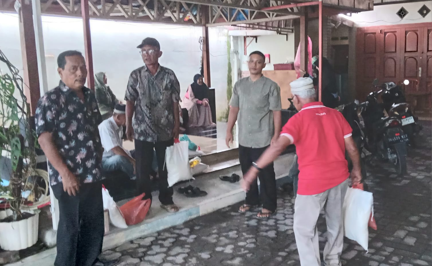 Puluhan Ribu Pensiunan Ex PTPN III Dan IV Tak Mampu Beli Beras, Pemerintah Gelontorkan Rp. 10,72 Triliun Untuk BSU 7 Puluhan Ribu Pensiunan Ex PTPN III Dan IV Tak Mampu Beli Beras, Pemerintah Gelontorkan Rp. 10,72 Triliun Untuk BSU - IMG 20250610 WA0017