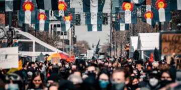 Can you guess what's wrong with these paintings? - post 17