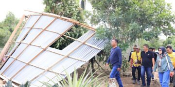 Bupati Serdangbedagei Dharma Wijaya Tinjau Lokasi Terjangan Puting Beliung 11 Bupati Serdangbedagei Dharma Wijaya Tinjau Lokasi Terjangan Puting Beliung