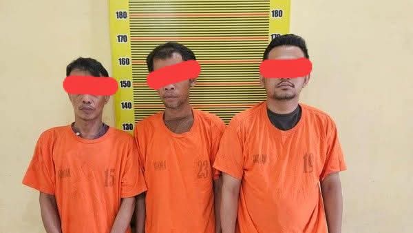 Polda Sumut Gerebek Rumah Narkoba Jaringan Thailand Di Medan Labuhan, Dan Amankan 4 Orang. 5 Polda Sumut Gerebek Rumah Narkoba Jaringan Thailand Di Medan Labuhan, Dan Amankan 4 Orang. - IMG 20250803 WA0000
