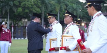 Bupati & Wakil Bupati Terima Penghargaan Kartika Pamong Praja Muda dan Alumni Kehormatan Pendidikan Kepamongprajaan dari IPDN