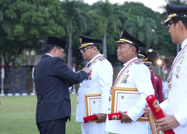 Bupati & Wakil Bupati Terima Penghargaan Kartika Pamong Praja Muda dan Alumni Kehormatan Pendidikan Kepamongprajaan dari IPDN 4 Bupati & Wakil Bupati Terima Penghargaan Kartika Pamong Praja Muda dan Alumni Kehormatan Pendidikan Kepamongprajaan dari IPDN