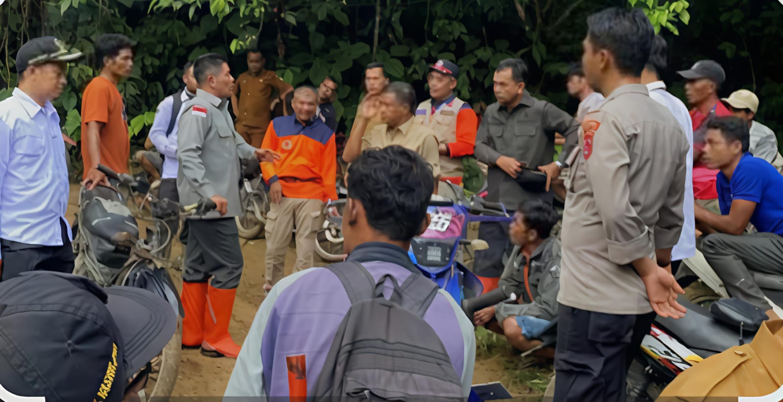 Bupati Pasaman Dan Forkopimda Tinjau Langsung Jembatan Lanai Ambruk, Pastikan Jadi Prioritas Utama Untuk Perbaikan - IMG 20250807 WA0010
