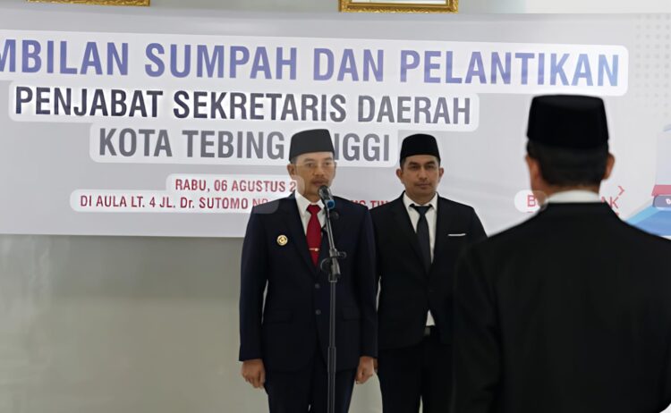 Wali Kota Tebingtinggi H . Iman Irdian Saragih Lantik M. Syah Irwan Menjadi Pj. Sekdako