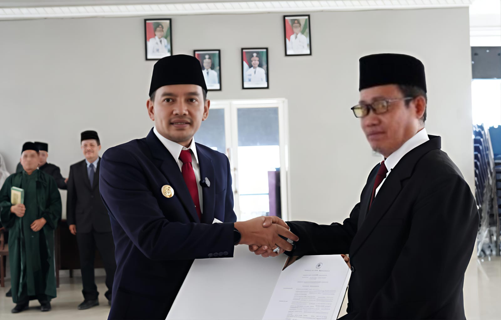 Wali Kota Tebingtinggi H . Iman Irdian Saragih Lantik M. Syah Irwan Menjadi Pj. Sekdako 5 Wali Kota Tebingtinggi H . Iman Irdian Saragih Lantik M. Syah Irwan Menjadi Pj. Sekdako - IMG 20250807 WA0021 1