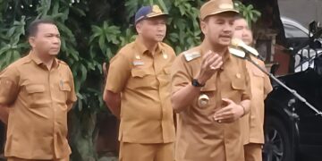 Pada Apel Gabungan Rsud. Dr. H. Kumpulan Pane , Walikota Tebingtinggi H. Iman Irdian Saragih : RSUD Kumpulan Pane Harus Bisa Menyumbang PAD 12 Pada Apel Gabungan Rsud. Dr. H. Kumpulan Pane , Walikota Tebingtinggi H. Iman Irdian Saragih : RSUD Kumpulan Pane Harus Bisa Menyumbang PAD