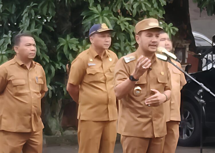 Pada Apel Gabungan Rsud. Dr. H. Kumpulan Pane , Walikota Tebingtinggi H. Iman Irdian Saragih : RSUD Kumpulan Pane Harus Bisa Menyumbang PAD 4 Pada Apel Gabungan Rsud. Dr. H. Kumpulan Pane , Walikota Tebingtinggi H. Iman Irdian Saragih : RSUD Kumpulan Pane Harus Bisa Menyumbang PAD