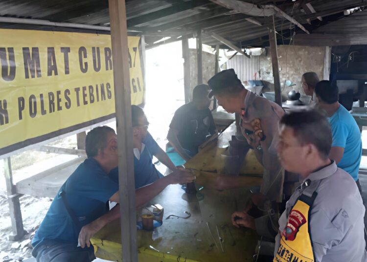 Polsek Rambutan Tebingtinggi Sampaikan Himbauan kepada Warga Pada Kegiatan Jumat Curhat di Kelurahan Karya Jaya 4 Polsek Rambutan Tebingtinggi Sampaikan Himbauan kepada Warga Pada Kegiatan Jumat Curhat di Kelurahan Karya Jaya