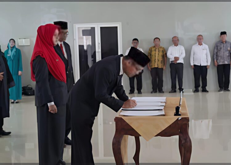 19 Pejabat Pimpinan Tinggi Pemko Tebingtinggi Dilantik, Walikota : Dalam pelantikan para pejabat ini, tidak ada saya kutip satu sen pun 4 19 Pejabat Pimpinan Tinggi Pemko Tebingtinggi Dilantik, Walikota : Dalam pelantikan para pejabat ini, tidak ada saya kutip satu sen pun - IMG 20250816 WA0035