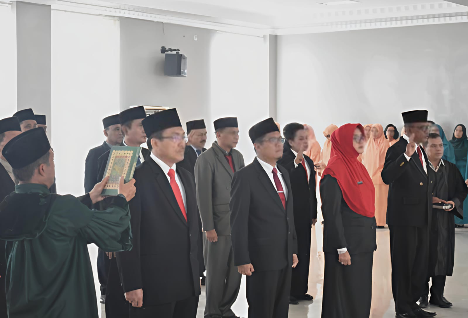 19 Pejabat Pimpinan Tinggi Pemko Tebingtinggi Dilantik, Walikota : Dalam pelantikan para pejabat ini, tidak ada saya kutip satu sen pun 6 19 Pejabat Pimpinan Tinggi Pemko Tebingtinggi Dilantik, Walikota : Dalam pelantikan para pejabat ini, tidak ada saya kutip satu sen pun - IMG 20250816 WA0038