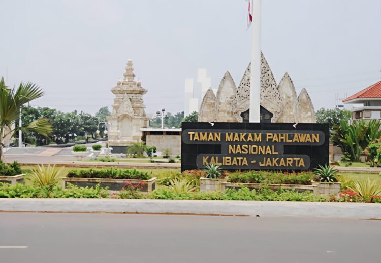 Tepat Pukul 00.00 Wib Presiden RI Prabowo Subianto Pimpin Renungan Suci HUT RI Ke-80 Di Makam Pahlawan Kalibata