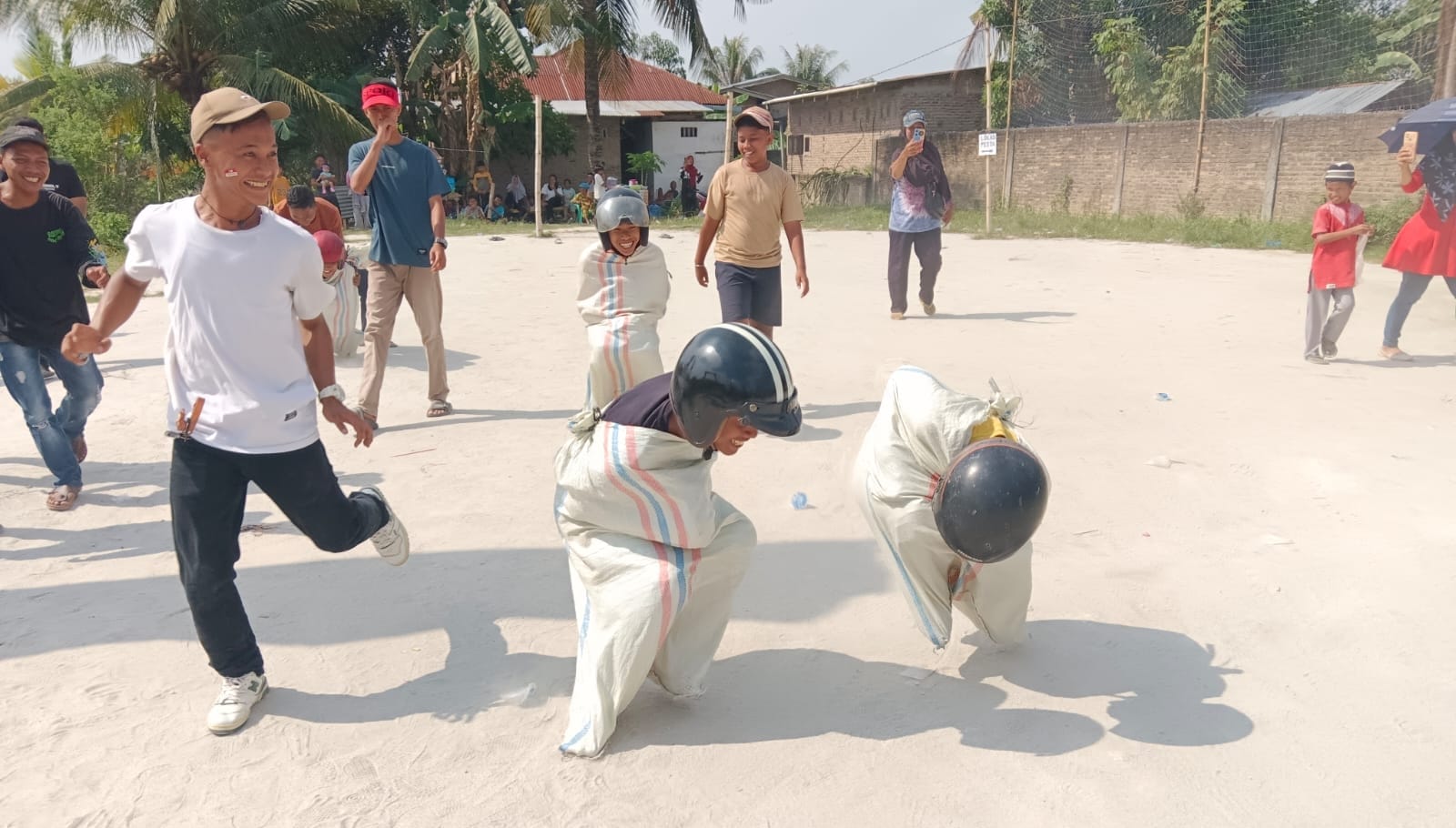 Memeriahkan Perayaan HUT RI Ke-80, Pemuda-Pemudi Kelurahan Rantaulaban dan KKL 10 STAIS Tebingtinggi Gelar Berbagai Perlombaan, Ditandai Dengan Lomba Joget Balon Emak-Emak 8 Memeriahkan Perayaan HUT RI Ke-80, Pemuda-Pemudi Kelurahan Rantaulaban dan KKL 10 STAIS Tebingtinggi Gelar Berbagai Perlombaan, Ditandai Dengan Lomba Joget Balon Emak-Emak - IMG 20250817 WA0027