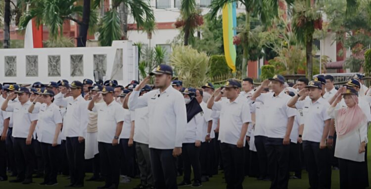 9 Plt. Pejabat Eselon Dua Pemko Tebingtinggi Terima SK Dari Walikota Pada Apel Gabungan, Iman Irdian Saragih : Jabatan adalah sebuah tanggungjawab 2 9 Plt. Pejabat Eselon Dua Pemko Tebingtinggi Terima SK Dari Walikota Pada Apel Gabungan, Iman Irdian Saragih : Jabatan adalah sebuah tanggungjawab