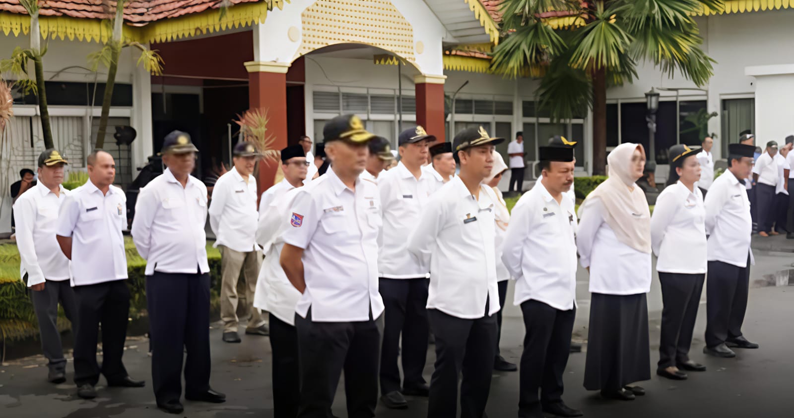 9 Plt. Pejabat Eselon Dua Pemko Tebingtinggi Terima SK Dari Walikota Pada Apel Gabungan, Iman Irdian Saragih : Jabatan adalah sebuah tanggungjawab 6 9 Plt. Pejabat Eselon Dua Pemko Tebingtinggi Terima SK Dari Walikota Pada Apel Gabungan, Iman Irdian Saragih : Jabatan adalah sebuah tanggungjawab - IMG 20250820 WA0041