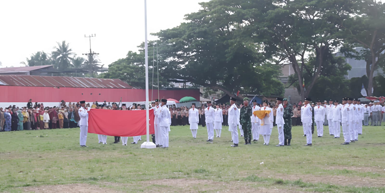 Wakil Bupati Serdangbedagai H. Adlin Tambunan Irup Penurunan Bendera HUT ke-80 Kemerdekaan RI 7 Wakil Bupati Serdangbedagai H. Adlin Tambunan Irup Penurunan Bendera HUT ke-80 Kemerdekaan RI - IMG 20250821 WA0009