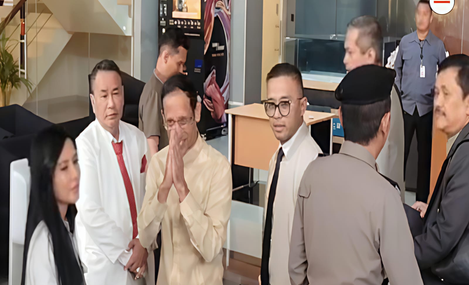 Nadiem Makarim Hadapi Kasus Korupsi Google Cloud, Penyidik KPK Analisis Bukti Dan Kesaksian Perannya 5 Nadiem Makarim Hadapi Kasus Korupsi Google Cloud, Penyidik KPK Analisis Bukti Dan Kesaksian Perannya - IMG 20250821 WA0011