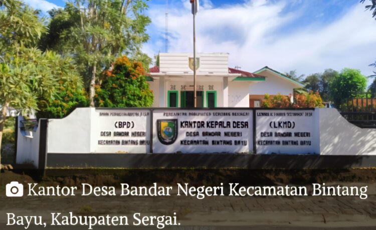 Miris, Emak-Emak Jaga Kantor Desa Bandar Negeri, Saat Kades Dinas Luar