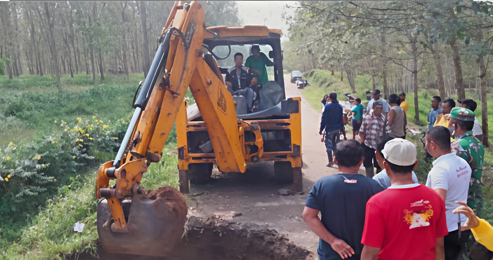 Miris, Emak-Emak Jaga Kantor Desa Bandar Negeri, Saat Kades Dinas Luar - IMG 20250822 WA0001