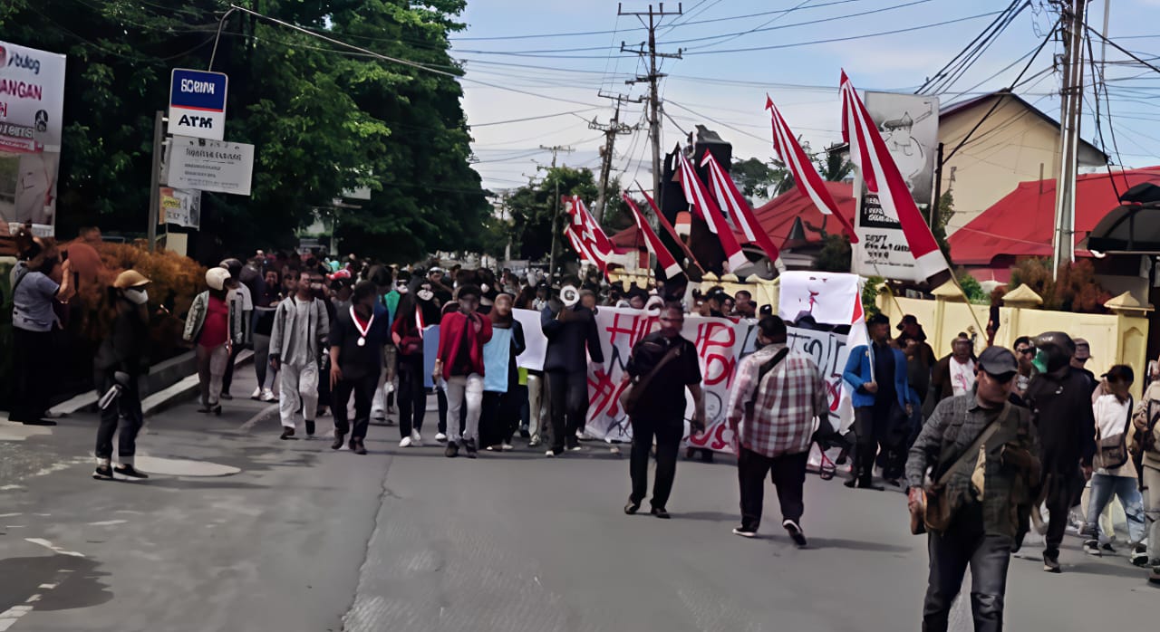 Ratusan Massa Gelar Aksi Damai Di Kota Tebingtinggi, Sampaikan 4 Tuntutan - IMG 20250902 WA0015