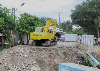 Bupati Deliserdang Asri Ludin Tambunan Tinjau Progres Pembangunan Jembatan Sei Kuala Namu