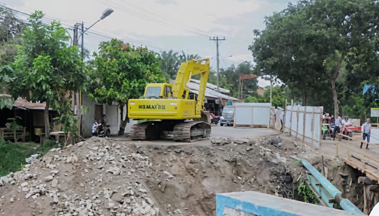 Bupati Deliserdang Asri Ludin Tambunan Tinjau Progres Pembangunan Jembatan Sei Kuala Namu 2 Bupati Deliserdang Asri Ludin Tambunan Tinjau Progres Pembangunan Jembatan Sei Kuala Namu