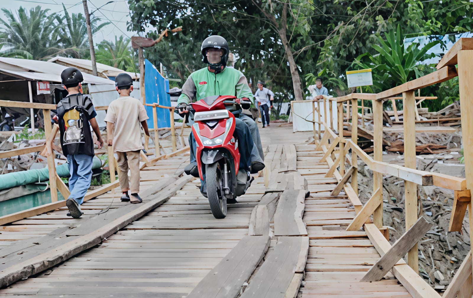 Bupati Deliserdang Asri Ludin Tambunan Tinjau Progres Pembangunan Jembatan Sei Kuala Namu - IMG 20250907 WA0002
