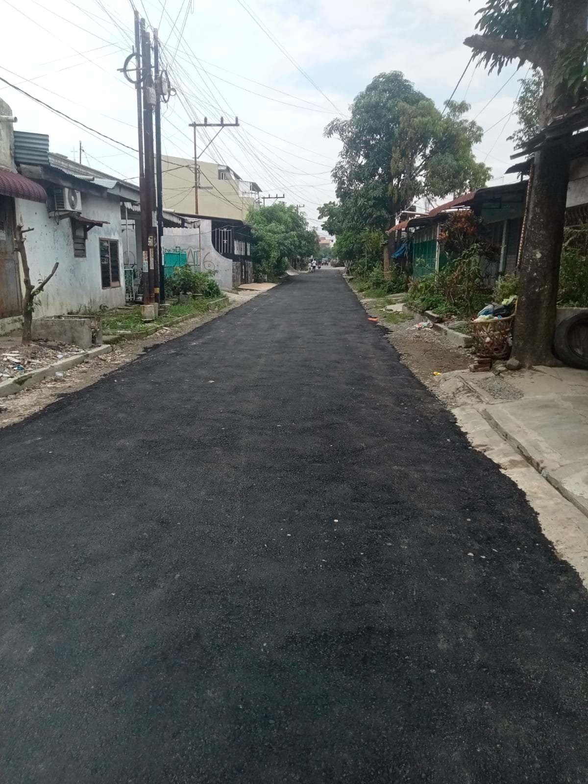 Selesai Jalan Diaspal, Warga Prumnas Mandala Ucapkan Terima Kasih Pada Bupati Asri Ludin Tambunan - IMG 20250907 WA0022