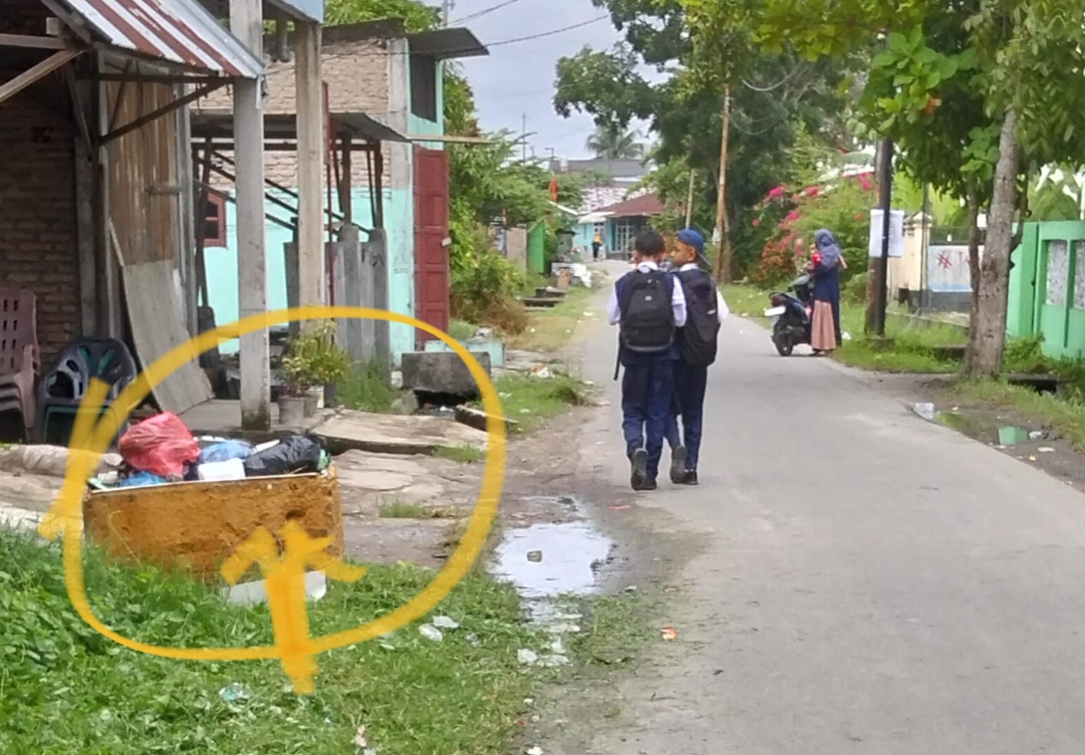 Truck Pengangkut Sudah 5 Hari Tidak Beroperasi, Sampah Menumpuk Disepanjang Jalan Bukit Kubu Kota Tebingtinggi 5 Truck Pengangkut Sudah 5 Hari Tidak Beroperasi, Sampah Menumpuk Disepanjang Jalan Bukit Kubu Kota Tebingtinggi - IMG 20250915 WA0011