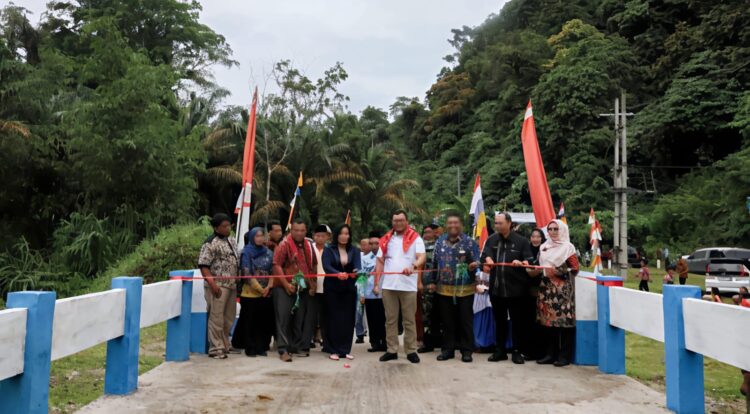 Bupati H. Asri Ludin Tambunan Resmikan Jembatan Lau Lateng Dan Canangkan Sibolangit Jadi Sentra Cabai dan Kawasan Wisata 2 Bupati H. Asri Ludin Tambunan Resmikan Jembatan Lau Lateng Dan Canangkan Sibolangit Jadi Sentra Cabai dan Kawasan Wisata