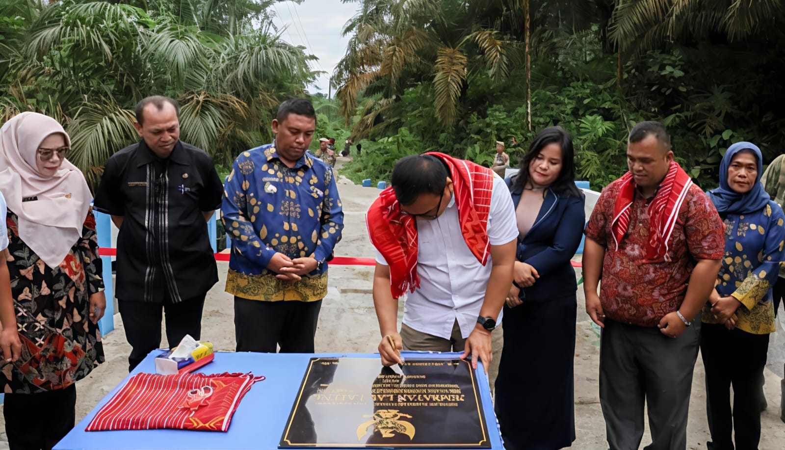Bupati H. Asri Ludin Tambunan Resmikan Jembatan Lau Lateng Dan Canangkan Sibolangit Jadi Sentra Cabai dan Kawasan Wisata - IMG 20250926 WA0006