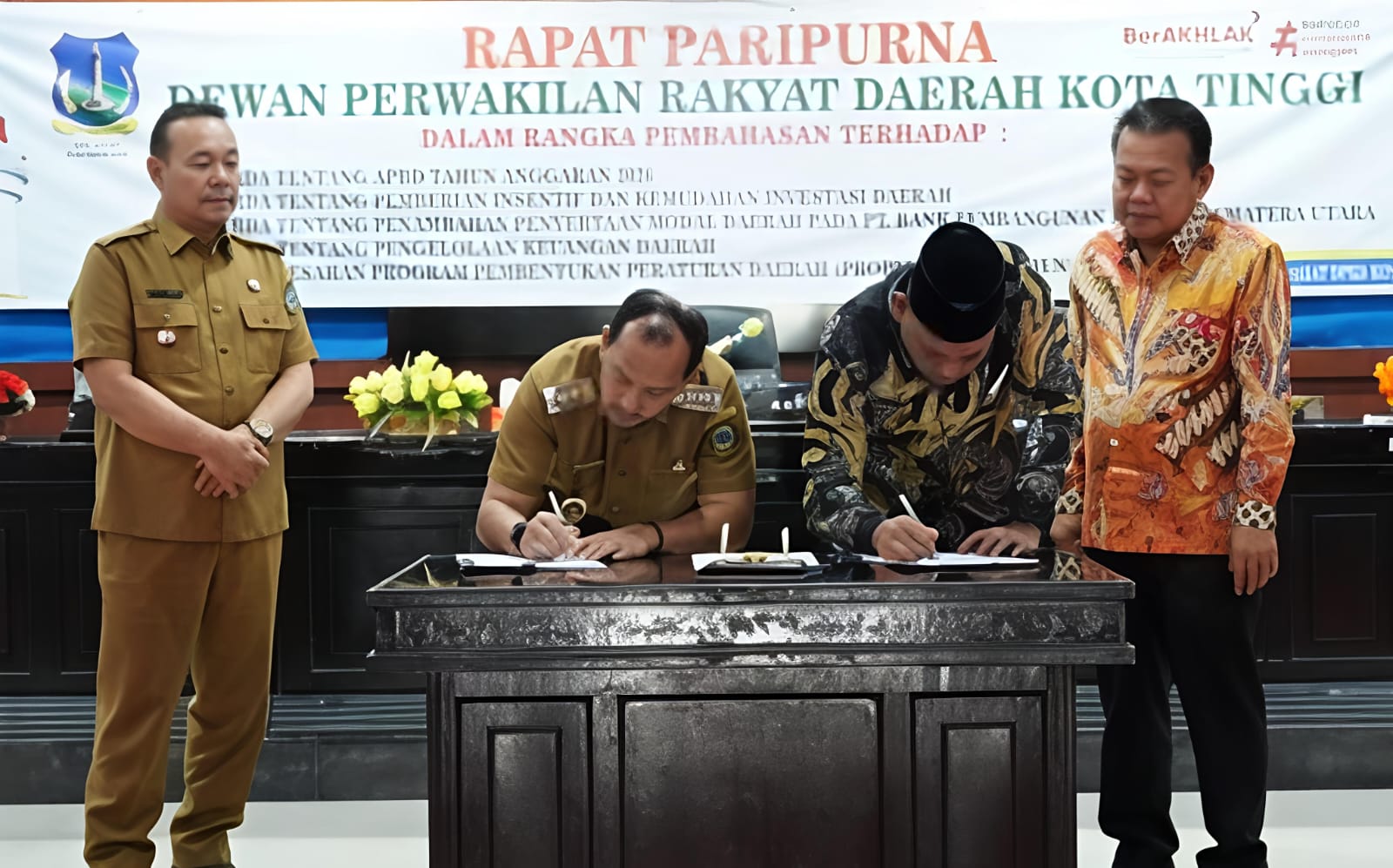 Walikota Tebingtinggi Sampaikan RPJMD Tahun 2025- 2029 Dalam Sidang Paripurna DPRD, Iman Irdian Saragih : Enam prioritas pembangunan tahun 2026 5 Walikota Tebingtinggi Sampaikan RPJMD Tahun 2025- 2029 Dalam Sidang Paripurna DPRD, Iman Irdian Saragih : Enam prioritas pembangunan tahun 2026 - IMG 20251125 WA0007