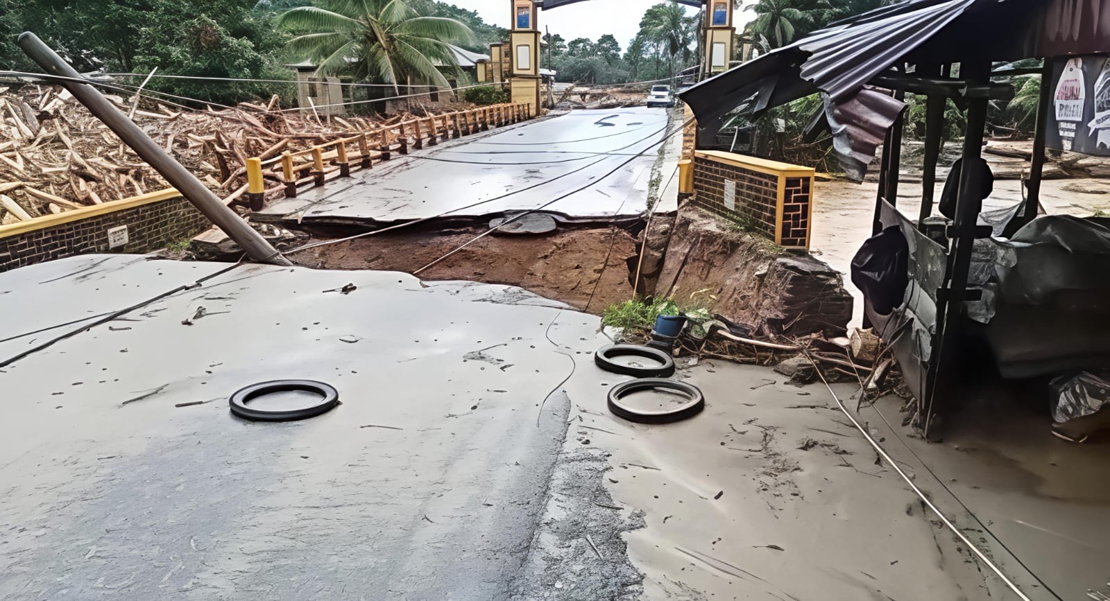 Banjir dan Longsor Kepung Wilayah Kabupaten Tapsel-Tapteng-Sibolga, Akibatkan Korban Jiwa, Rumah Dan Kenderaan Hanyut - IMG 20251126 WA0001 3