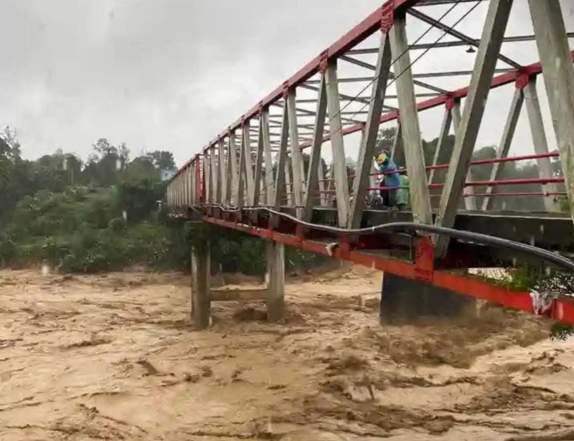 Tapsel Berduka, Sungai Batangtoru Meluap, Arus Deras Ancam Permukiman Warga, 4 Orang Dinyatakan Hilang 6 Tapsel Berduka, Sungai Batangtoru Meluap, Arus Deras Ancam Permukiman Warga, 4 Orang Dinyatakan Hilang - IMG 20251126 WA0002 1