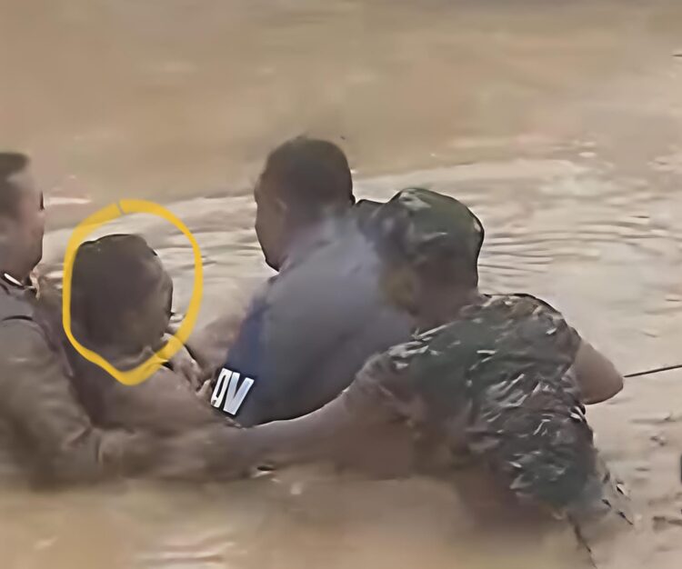 Tapsel Berduka, Sungai Batangtoru Meluap, Arus Deras Ancam Permukiman Warga, 4 Orang Dinyatakan Hilang 2 Tapsel Berduka, Sungai Batangtoru Meluap, Arus Deras Ancam Permukiman Warga, 4 Orang Dinyatakan Hilang