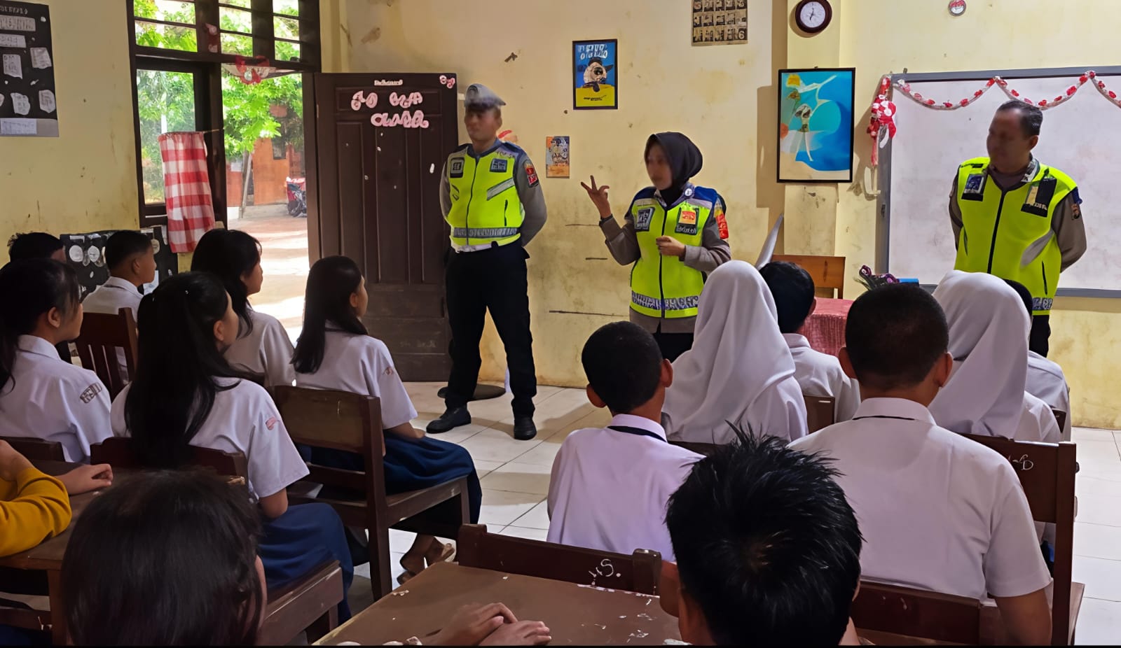 Sat Lantas Polres Sibolga Gelar "Police Goes To School" Di SMPN 2 Sibolga, Untuk Sukseskan Operasi Zebra Toba 2025 - IMG 20251127 WA0021