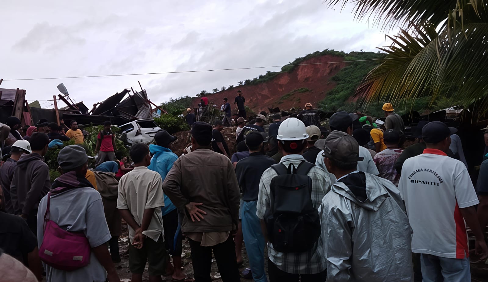 Tragedi Tanah Longsor Di Angkola Sangkunur Tapsel, 12 Orang Masih Tertimbun Lahan HGU PTPN IV Palmco Regional I Kebun Hapesong - IMG 20251129 WA0017 1