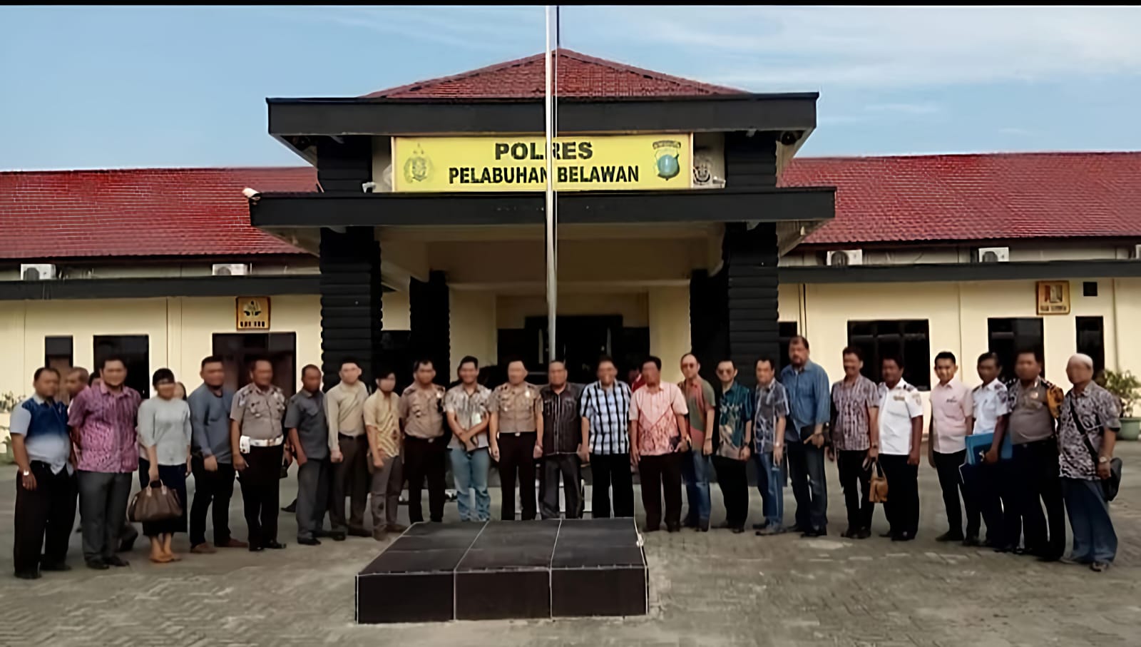 Kapolres Tapanuli Utara AKBP Ernis Sitinjak Dan Kapolres Pelabuhan Belawan AKBP Wahyudi Rahman, Serahkan Bantuan Kepada Korban Bencana Longsor Dan Banjir - IMG 20251201 WA0014 1