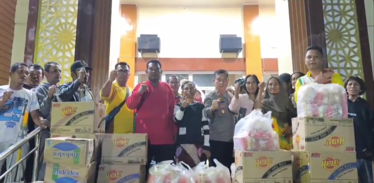 Kapolres Tapanuli Utara AKBP Ernis Sitinjak Dan Kapolres Pelabuhan Belawan AKBP Wahyudi Rahman, Serahkan Bantuan Kepada Korban Bencana Longsor Dan Banjir - IMG 20251201 WA0015