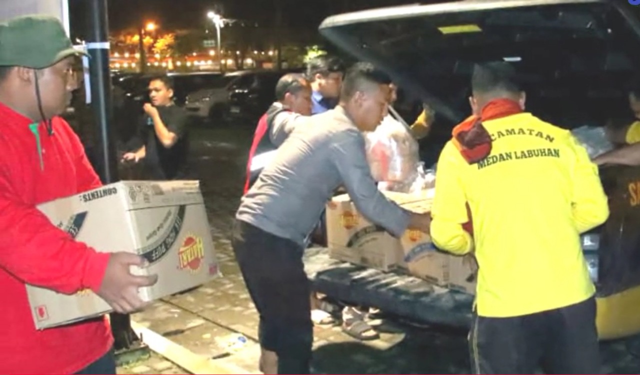 Kapolres Tapanuli Utara AKBP Ernis Sitinjak Dan Kapolres Pelabuhan Belawan AKBP Wahyudi Rahman, Serahkan Bantuan Kepada Korban Bencana Longsor Dan Banjir - IMG 20251201 WA0016