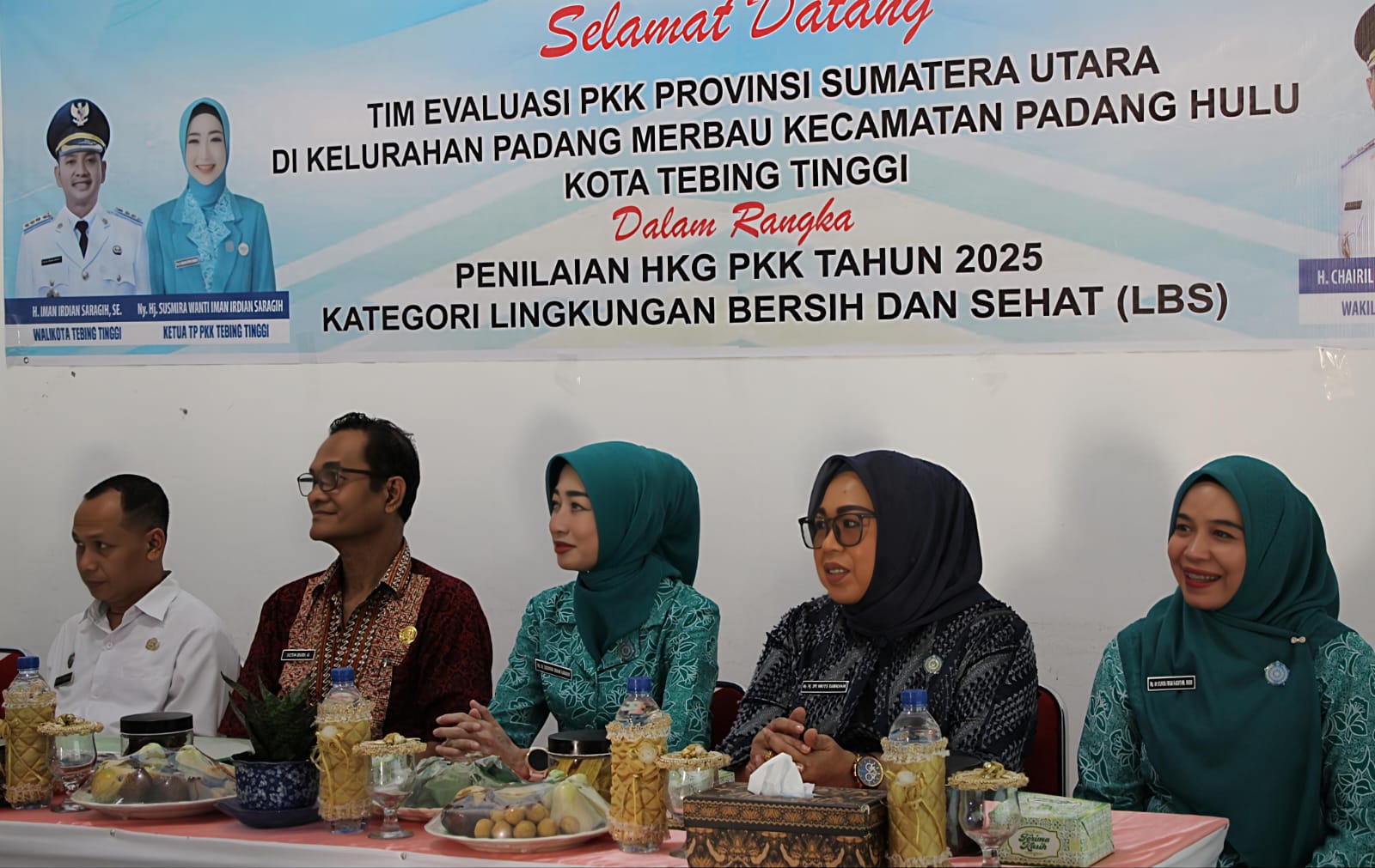 Ketua TP PKK Kota Tebingtinggi Ny. Hj. Susmira Wanti Iman Irdian Saragih, Sambut Kedatangan Tim Evaluasi TP PKK Provsu, Dalam Rangka Evaluasi Pelaksanaan Posyandu, PHBS, dan LBS Tahun 2025 - IMG 20251205 WA0013
