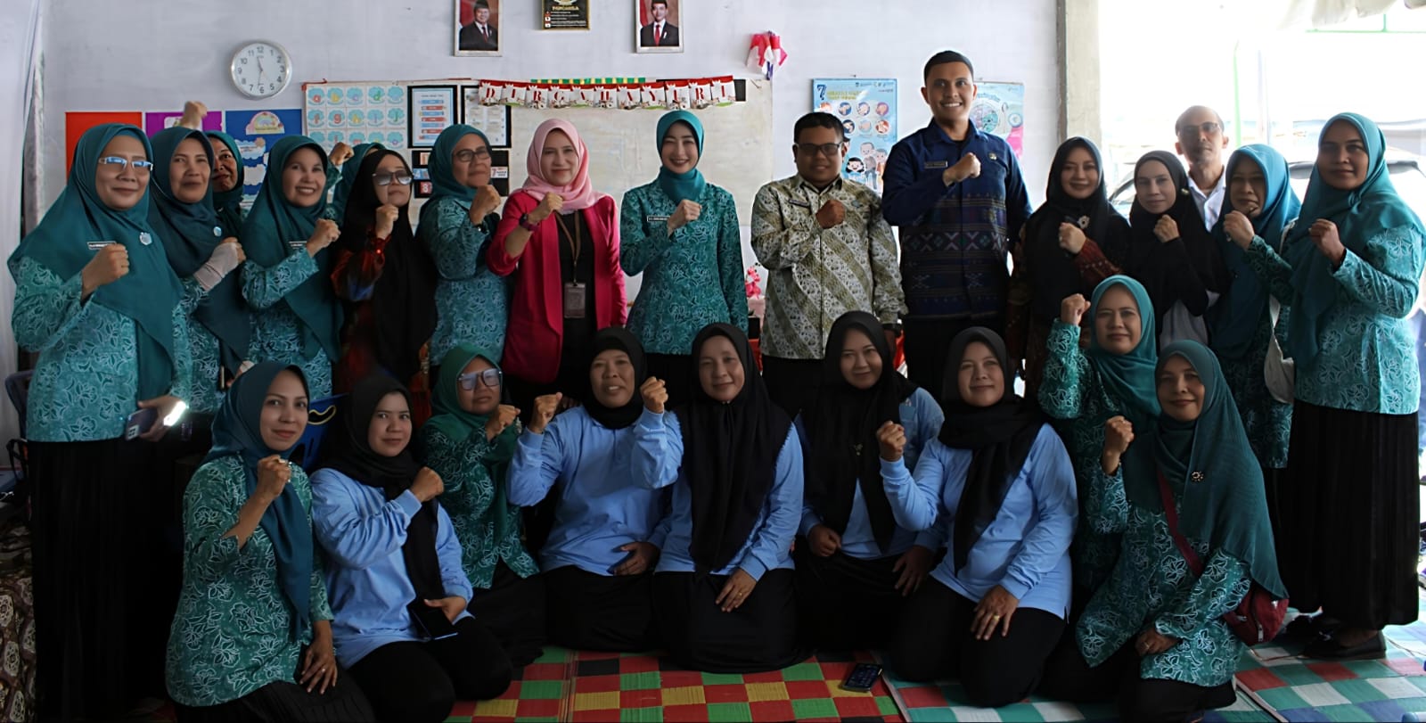 Ketua TP PKK Kota Tebingtinggi Ny. Hj. Susmira Wanti Iman Irdian Saragih, Sambut Kedatangan Tim Evaluasi TP PKK Provsu, Dalam Rangka Evaluasi Pelaksanaan Posyandu, PHBS, dan LBS Tahun 2025 - IMG 20251205 WA0014