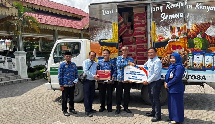 Walikota Tebingtinggi Terima Bantuan Tanggap Darurat Bencana Banjir, Dari Bank Sumut Berupa Bahan Pangan 2 Walikota Tebingtinggi Terima Bantuan Tanggap Darurat Bencana Banjir, Dari Bank Sumut Berupa Bahan Pangan