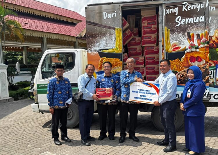 Walikota Tebingtinggi Terima Bantuan Tanggap Darurat Bencana Banjir, Dari Bank Sumut Berupa Bahan Pangan