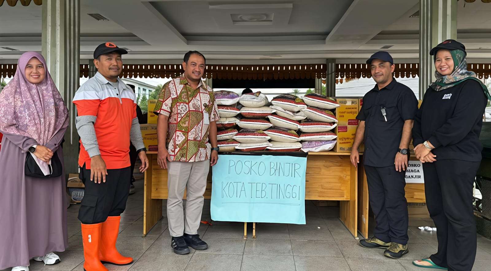 Walikota Tebingtinggi Terima Bantuan Tanggap Darurat Bencana Banjir, Dari Bank Sumut Berupa Bahan Pangan - IMG 20251205 WA0026