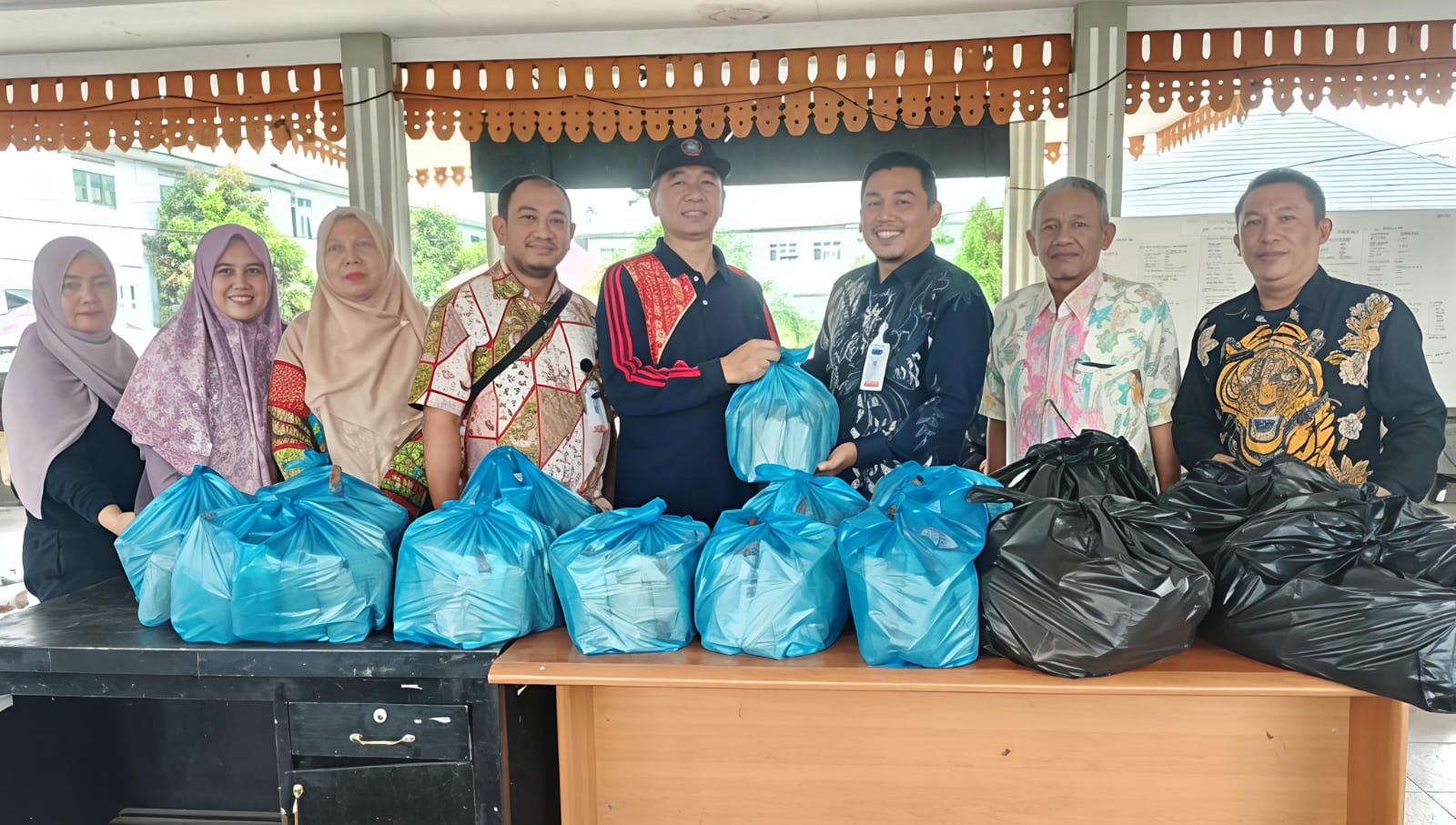 Walikota Tebingtinggi Terima Bantuan Tanggap Darurat Bencana Banjir, Dari Bank Sumut Berupa Bahan Pangan - IMG 20251205 WA0027
