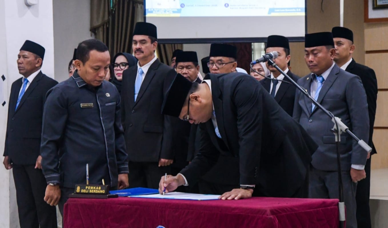 Bupati Asri Ludin Tambunan Lantik Samsuar Sinaga Sebagai Sekdisdik Bersama 13 Pejabat Administratur, Pengawas dan Pejabat Fungsional - IMG 20251206 WA0009