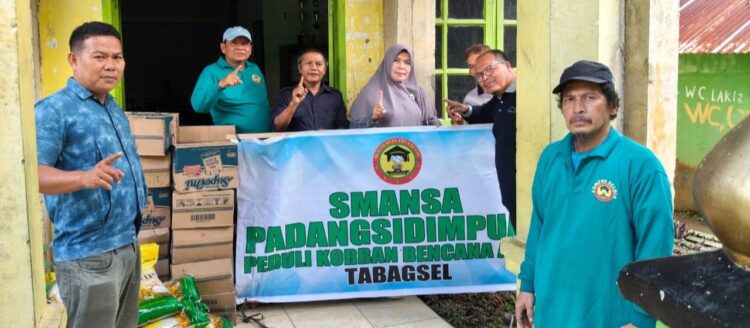 IKB SMA Negeri 1 Kota Padangsidimpuan Berikan Bantuan Pada Korban Banjir Dan Tanah Longsor Di Batangtoru Dan Angkola Sangkunur 2 IKB SMA Negeri 1 Kota Padangsidimpuan Berikan Bantuan Pada Korban Banjir Dan Tanah Longsor Di Batangtoru Dan Angkola Sangkunur
