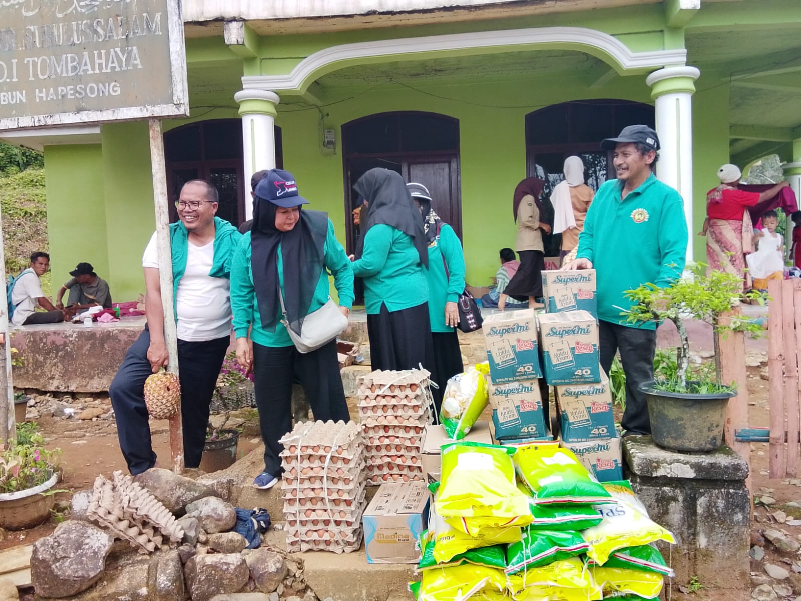 IKB SMA Negeri 1 Kota Padangsidimpuan Berikan Bantuan Pada Korban Banjir Dan Tanah Longsor Di Batangtoru Dan Angkola Sangkunur - IMG 20251208 WA0001