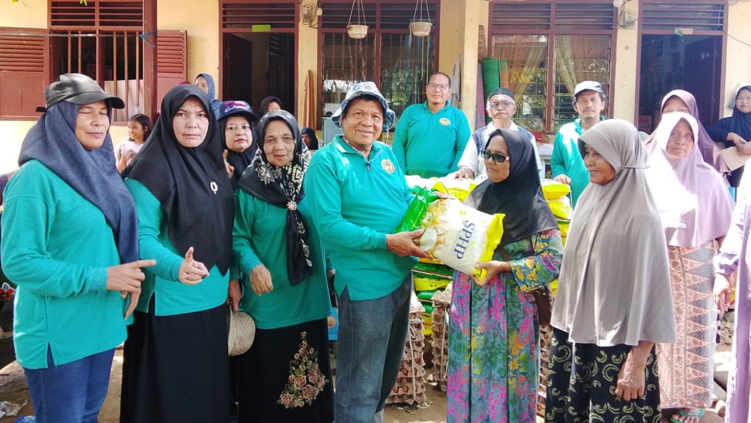 IKB SMA Negeri 1 Kota Padangsidimpuan Berikan Bantuan Pada Korban Banjir Dan Tanah Longsor Di Batangtoru Dan Angkola Sangkunur - IMG 20251208 WA0002